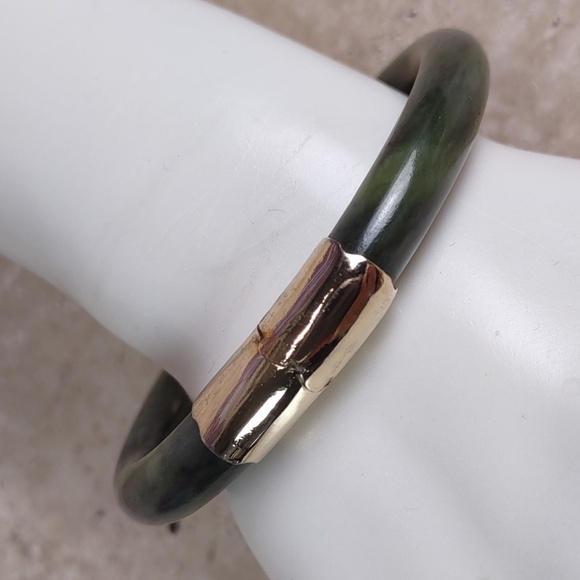 Jewelry - Vintage Nephrite Jade Hinged Bangle Bracelet